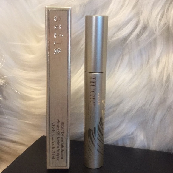 Stila HUGE Extreme Lash Mascara - Picture 3 of 5